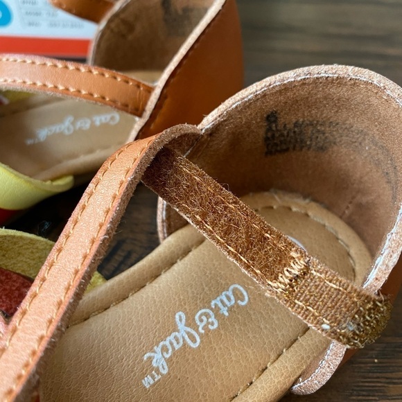 Cat & Jack Girls Sandals, Tan Color, Size 6 - Picture 6 of 11